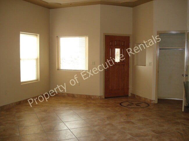 Building Photo - 4206 Tres Ninos Dr