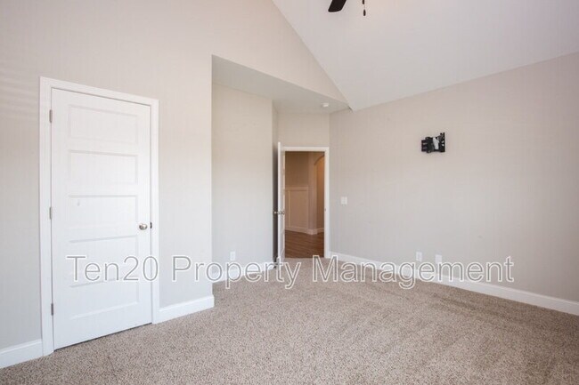 Foto del edificio - 9827 Yellow Pine Rd
