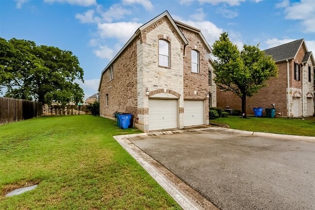 Building Photo - 11608 Spicewood Pkwy