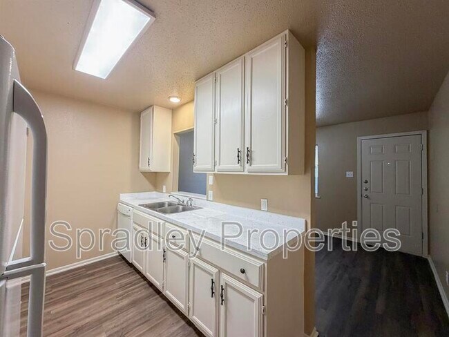 Foto del edificio - 3701 Ivanhoe Dr