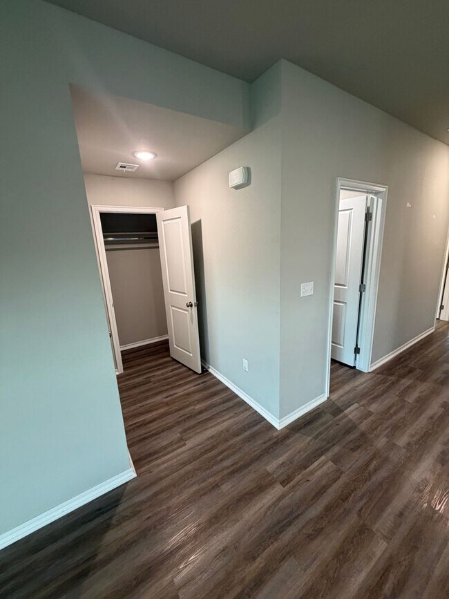 Foto del edificio - 3 Bed | 2 Bath Luxury Duplex