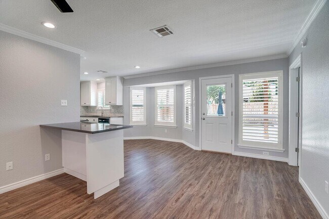 Foto del edificio - 226 Claris Ln