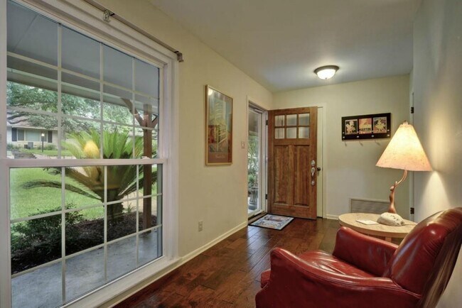 Foto del edificio - 4500 Edendale Ct
