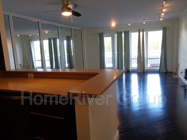 Foto del edificio - 340 Sunset Dr