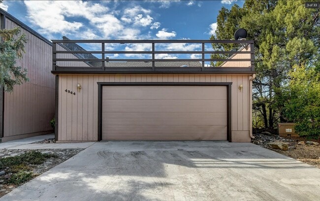 Building Photo - 4944 Summit Cir