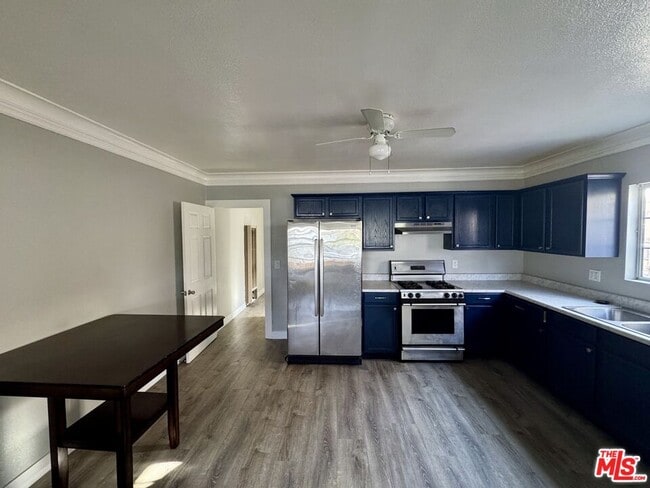 Foto del edificio - 1048 W 62nd St