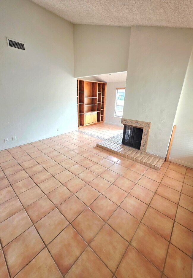 Building Photo - 40329 Sagewood Dr