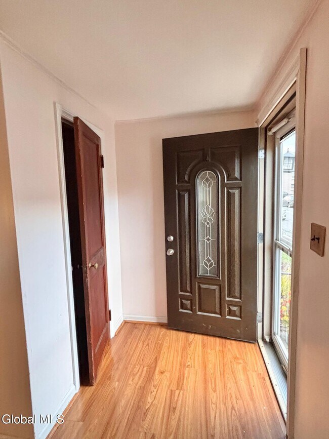Foto del edificio - 23 Lakeview Ave