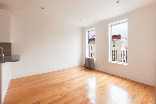 Interior Photo - 350 5th St