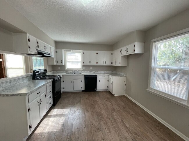 Foto del edificio - Colonial Hills' adorable home!