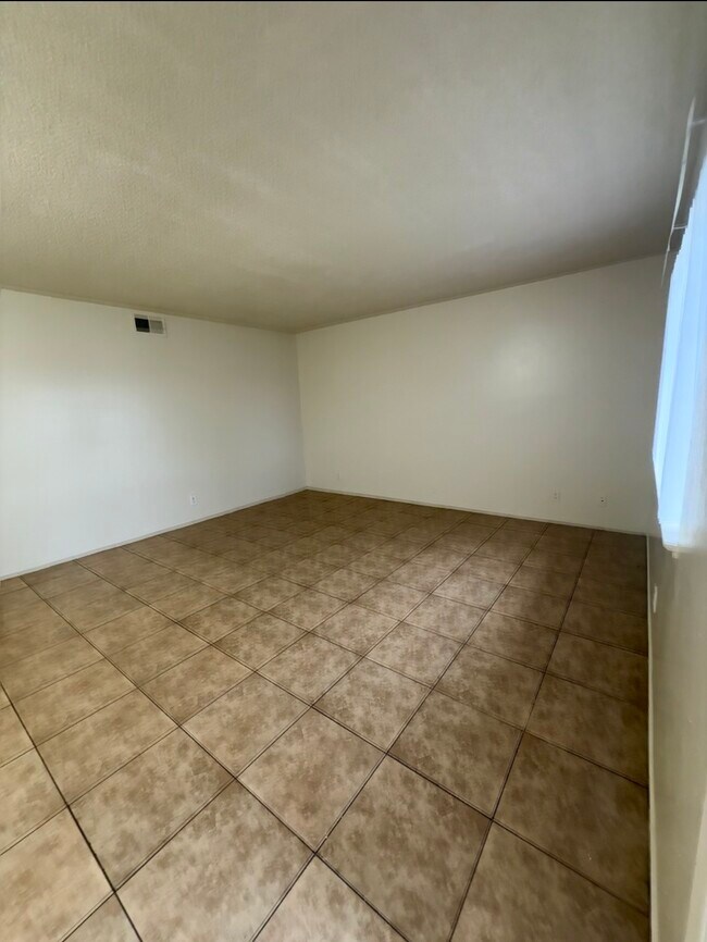 Building Photo - 4479 La Cresta Way