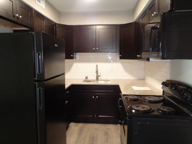 Foto del edificio - 9729 Ridgeland Ave