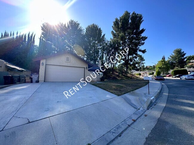 Building Photo - 3 bedroom Single Story House on Large Lot ...