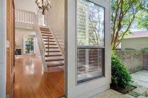 Building Photo - 587 Beau Chene Dr