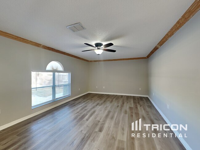 Building Photo - 12610 Lake Vista Dr