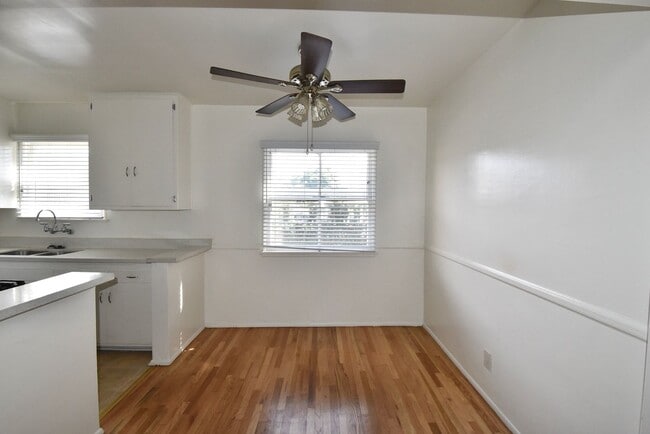 Foto del edificio - 1212 N Hollywood Way