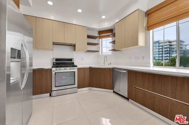 Building Photo - 128 N Swall Dr