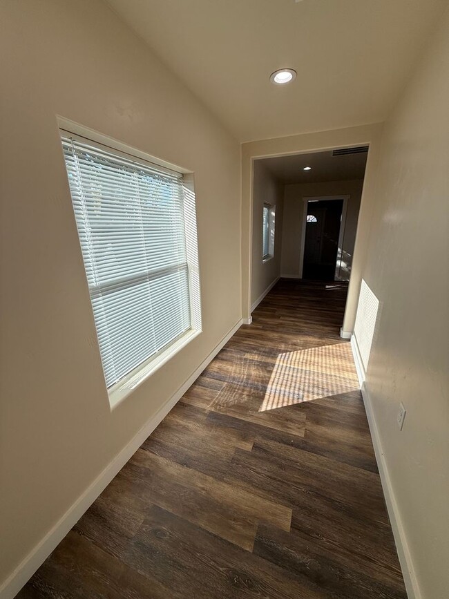 Foto del edificio - Gorgeous 2 Bedroom/1 Bathroom Home