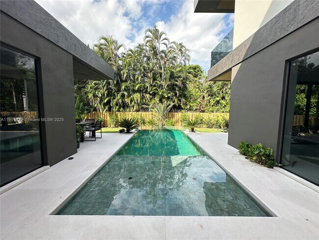 Foto del edificio - 1065 NE 119th St