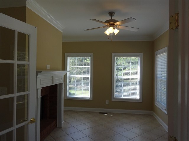 Building Photo - 3750 Glen Ian Dr