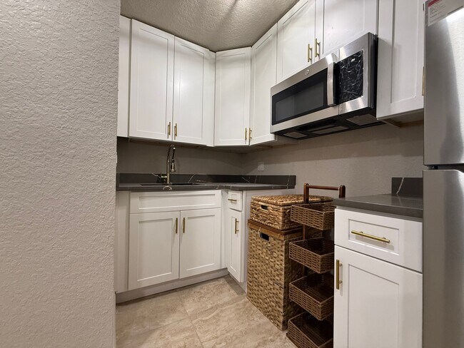 Foto del edificio - 4049 Castlegate Dr