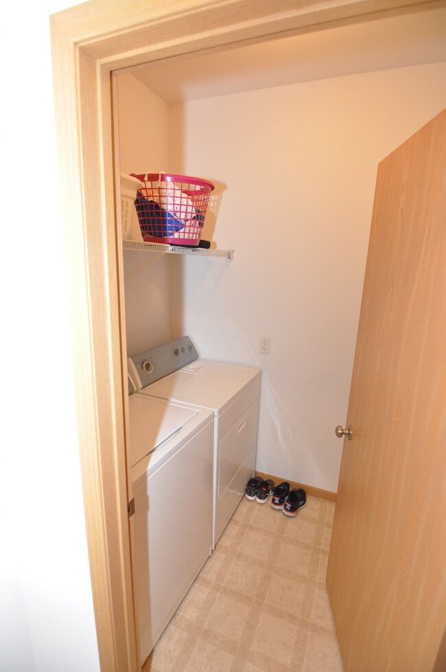 Building Photo - 6402 Milwaukee St