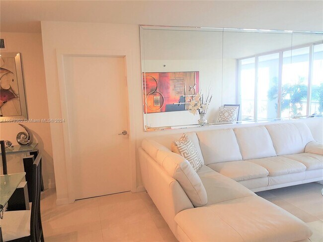 Building Photo - 9341 Collins Ave