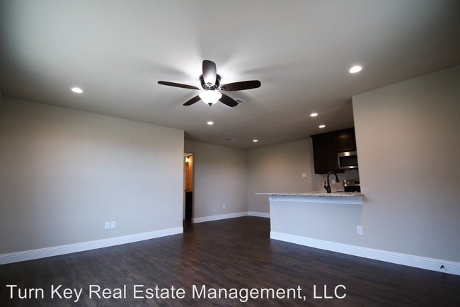 Building Photo - 130-132 Crossbow Ct