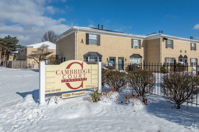 Building Photo - Cambridge Court Townhomes