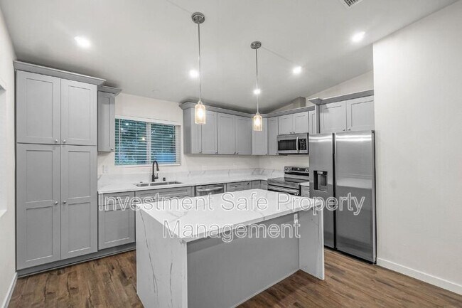 Building Photo - 1809 Devon Pl