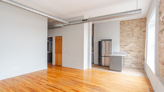 Building Photo - 1300 N Milwaukee Ave