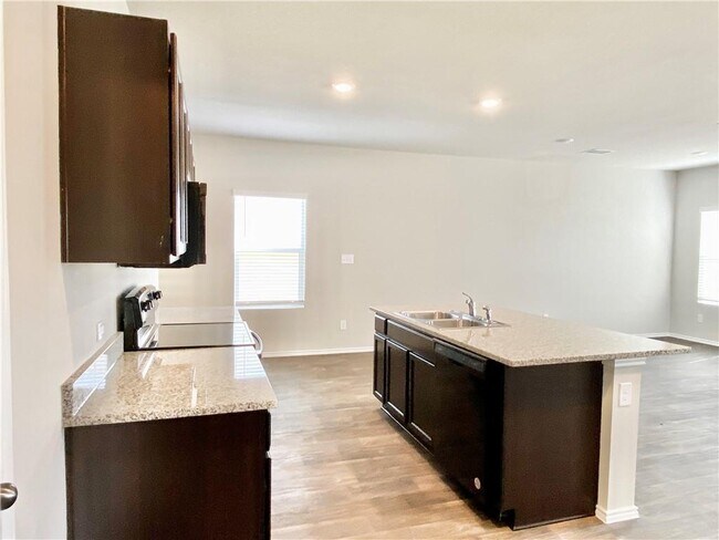 Foto del edificio - 15009 Siberian Elm Ln