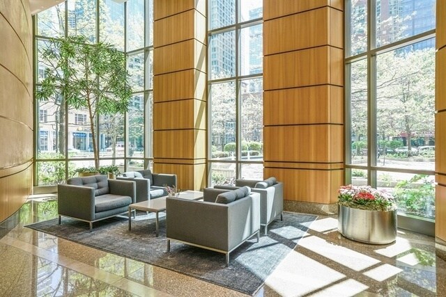 Foto del edificio - 400 N LaSalle Dr