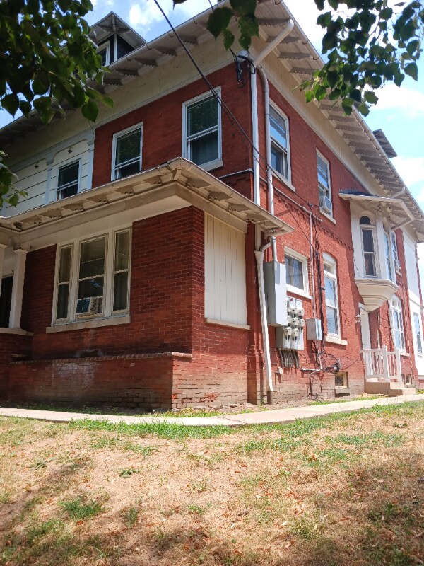Primary Photo - 49 N West End Ave