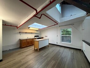 Building Photo - 4001 San Leandro St