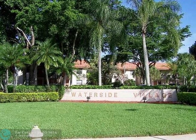 Building Photo - 15706 E Waterside Cir