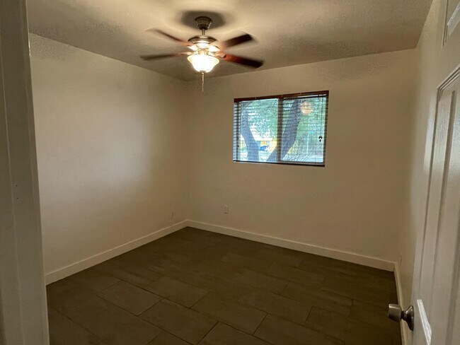 Foto del edificio - 1730 S Parkside Dr