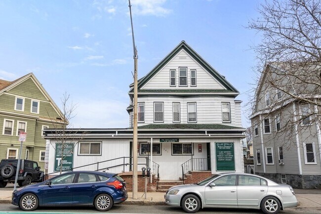 Building Photo - 739 Broadway