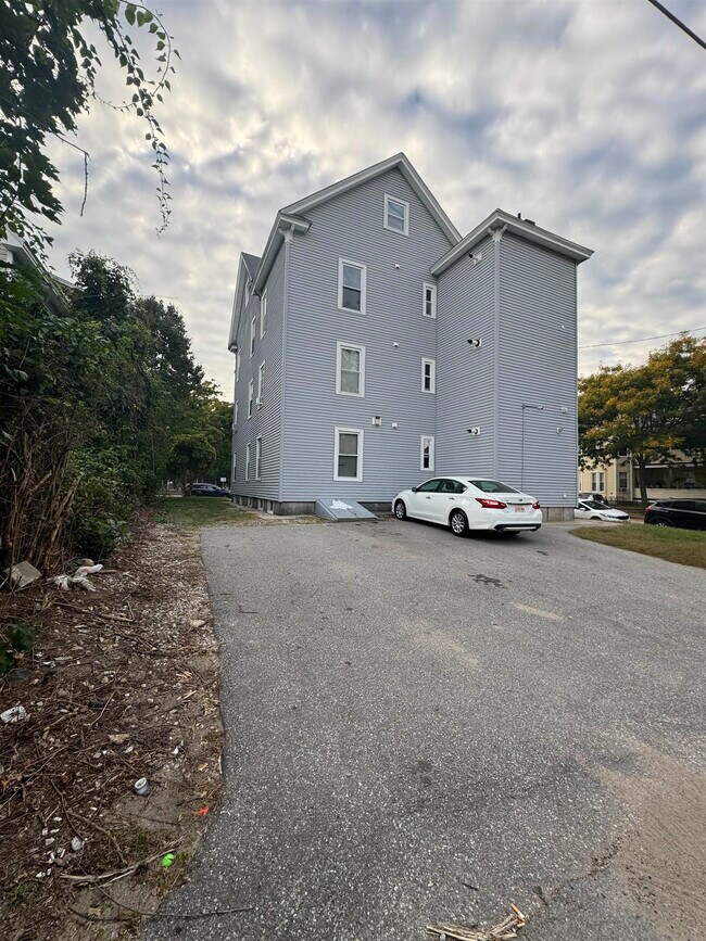 Building Photo - 149 Pine St