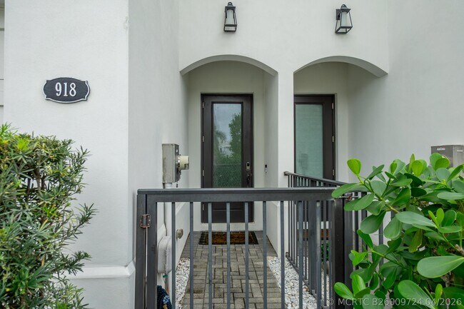 Foto del edificio - 918 St George Blvd