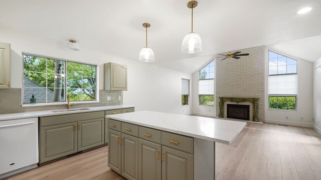 Building Photo - 1275 Cambridge Ct