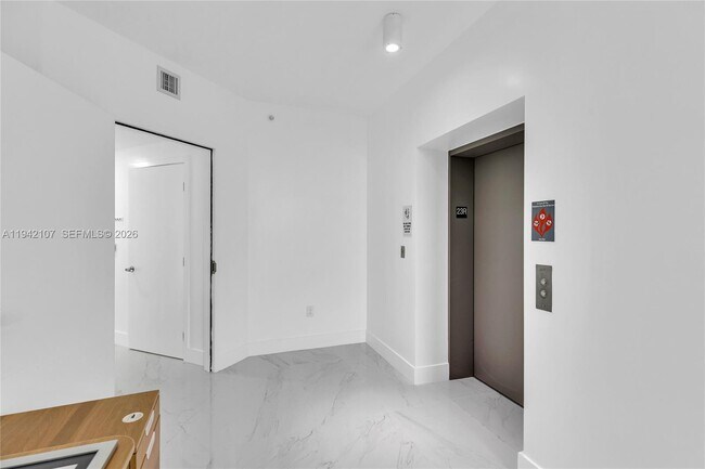 Foto del edificio - 16385 Biscayne Blvd