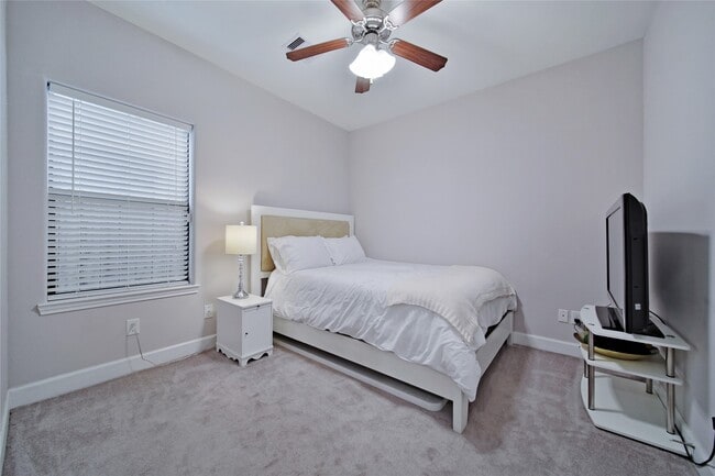 Building Photo - 5703 Kansas St