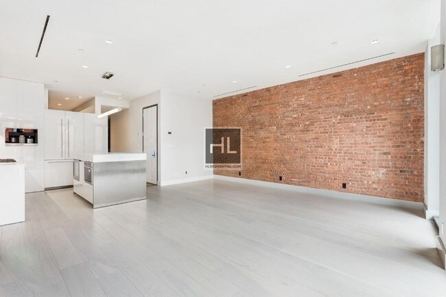 Building Photo - 300 Bowery
