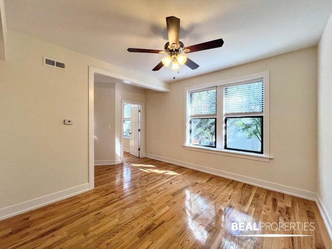 Foto del edificio - 2 bedroom in CHICAGO IL 60613