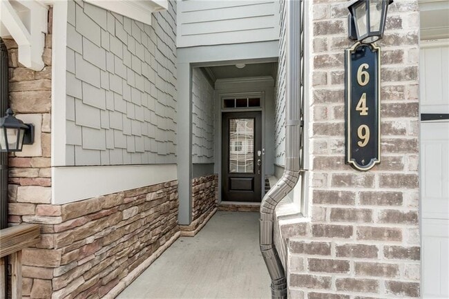 Building Photo - 649 Isom Walk