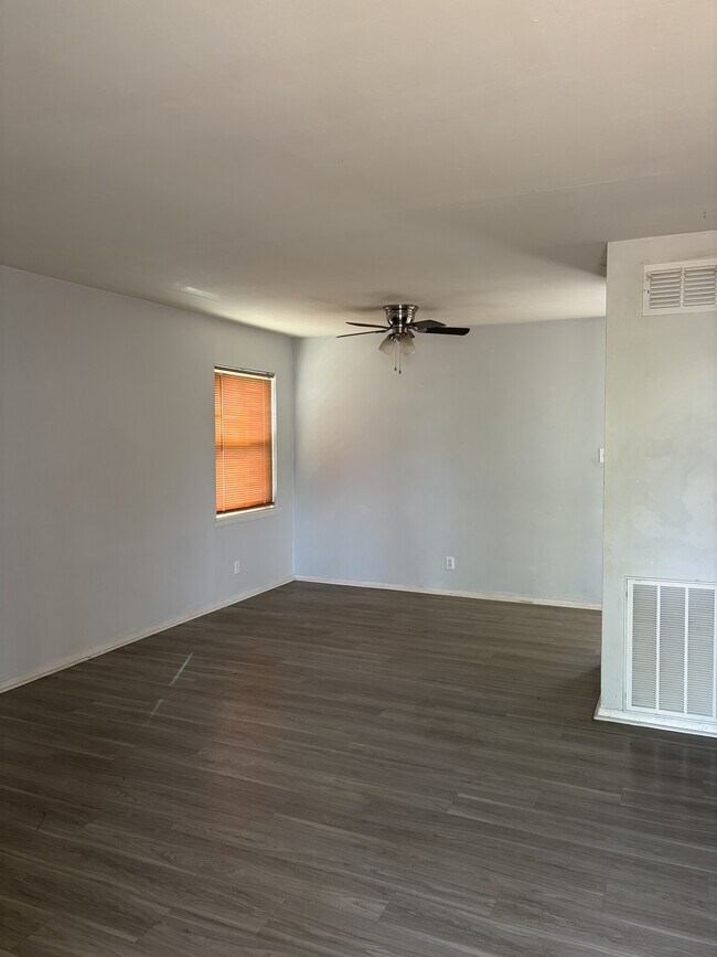 Foto del edificio - 2506 Belmont Ave