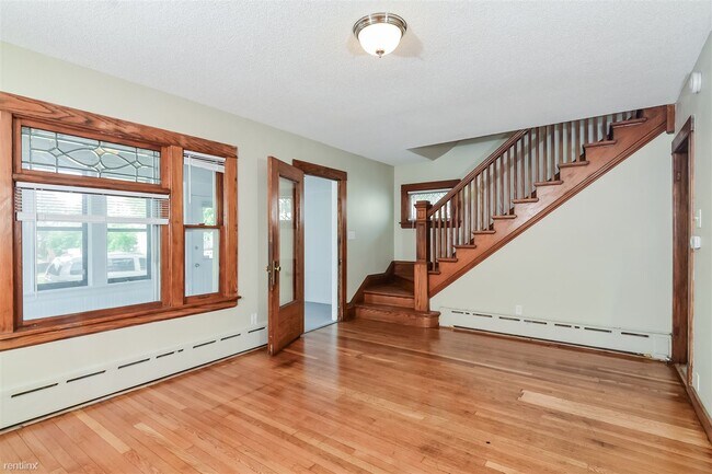 Building Photo - 3 br, 1 bath House - 80 Hatch Avenue