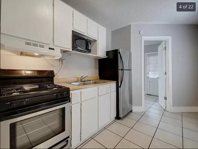 Foto del edificio - 605 Elmwood Pl