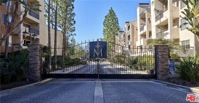 Foto del edificio - 21450 Burbank Blvd